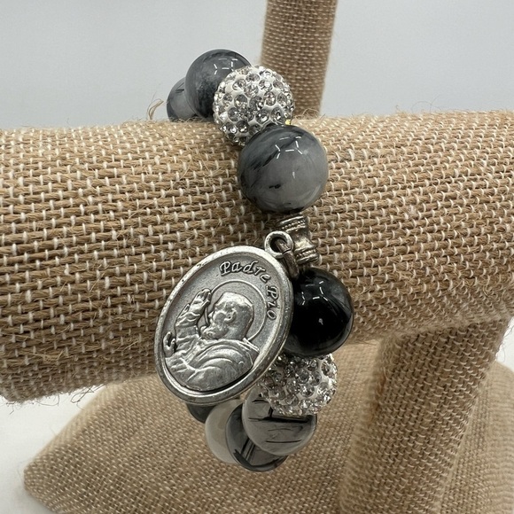 Padre Pio Charm on Jadeite gemstone stretch bracelet - Picture 3 of 9